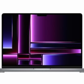 Das Bild zeigt den Apple MacBook Pro 14" (2023) mit M2 Pro 12-Core CPU, 1 TB SSD und 16 GB RAM in grauer Farbe. Der Zweck des Bildes ist es, das Design und die Ästhetik des Laptops zu präsentieren, möglicherweise für Werbe- oder Verkaufszwecke. Auf dem Bildschirm des MacBook Pros ist eine farbenfrohe Grafik zu sehen, die die Qualität des Displays hervorheben soll.