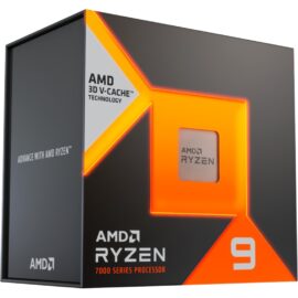 Das Bild zeigt eine Verpackung des Ryzen™ 9 7900X3D Prozessors von AMD. Die Verpackung hat ein charakteristisches, modernes Design mit scharfen Winkeln und einer schwarz-orangefarbenen Farbgebung. Auf der Vorderseite ist das AMD Logo, die Bezeichnung "3D V-CACHE™ TECHNOLOGY", die Worte "ADVANCE WITH AMD RYZEN™", sowie die Serie "7000 SERIES PROCESSOR" sichtbar. In der Mitte, eingebettet in ein leuchtendes, orangefarbenes Design, befindet sich das AMD Ryzen 9 Logo. Das Design der Verpackung zielt darauf ab, die Leistungsfähigkeit und High-Tech-Qualität des Prozessors zu unterstreichen.