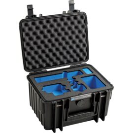 Dieses Bild zeigt den 'outdoor.case Typ 2000 GoPro9 | Koffer' geöffnet mit sichtbarem Schaumstoff-Inlay. Der Koffer ist für die sichere Aufbewahrung und den Transport einer Action-Kamera und deren Zubehör entworfen. Im Inlay sind Aussparungen, die exakt auf die Form der GoPro9 und weiteres Equipment zugeschnitten sind, um einen optimalen Schutz zu gewährleisten. Der Koffer selbst erscheint robust und ist mit stabilen Verschlüssen ausgestattet.