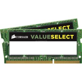 Das Bild zeigt zwei Module des 8 GB DDR3-1600 SO-DIMM Dual-Kit Arbeitsspeichers von Corsair ValueSelect. Diese sind üblicherweise für den Einsatz in Laptops konzipiert, um deren Arbeitsspeicherkapazität zu erweitern oder zu ersetzen, was die Gesamtleistung des Systems verbessern kann.