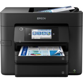 Der Epson WorkForce Pro WF-4830DTWF Multifunktionsdrucker, abgebildet in Schwarz, mit einem Farbdisplay, das verschiedene Funktionen wie Kopieren, Scannen und Faxen zeigt, und gedruckten Seiten, die aus einem der Papierfächer herausragen. Das Gerät ist für Büroanwendungen konzipiert, wobei der Fokus auf Effizienz und Multifunktionalität liegt.
