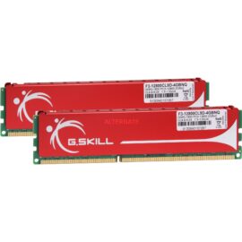 Das Bild zeigt das G.Skill DIMM 4 GB DDR3-1600 Dual-Channel Kit Arbeitsspeicher, bei dem zwei RAM-Module mit roten Heatspreadern und goldenen Kontakten zu sehen sind. Die Module sind zur Präsentation der Marke und der spezifischen Produktinformationen für potenzielle Käufer abgebildet.