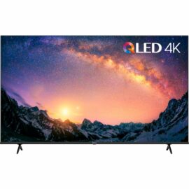 Das Bild zeigt einen Hisense 70E78HQ LED-Fernseher mit eingeschaltetem Display, auf dem eine lebhafte und farbenfrohe Berglandschaft bei Sonnenuntergang zu sehen ist, um die Bildqualität des 4K QLED-Bildschirms zu demonstrieren.