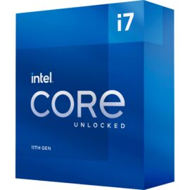 Das Bild zeigt eine Verpackung des Intel® Core™ i7-11700K Prozessors. Auf der blauen Box ist das Intel-Logo mit der Aufschrift "CORE i7" und dem Hinweis "UNLOCKED" sowie "11TH GEN" zu erkennen. Der Zweck des Bildes ist die visuelle Darstellung des Produkts, das in einer Produktbewertung besprochen wird.