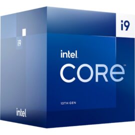 Das Bild zeigt die Verpackung des Intel Core i9-13900 Prozessors. Die Box ist hauptsächlich blau gefärbt mit einem großen "i9" und dem Intel-Logo sowie der Aufschrift "CORE" und "13TH GEN", was darauf hinweist, dass es sich um einen Prozessor aus Intels 13. Generation handelt. Das Bild dient dazu, das Produkt visuell zu präsentieren und ist typischerweise Teil einer Produktreview oder einer Produktbeschreibung.
