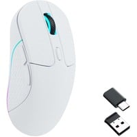 Das Bild zeigt eine M3 Wireless Gaming-Maus in Weiß mit beleuchtetem Mausrad und RGB-Beleuchtungselementen an beiden Seiten, dazu einen USB-Empfänger. Der Zweck des Bildes ist es, das Design und das Zubehör der Maus zu präsentieren.