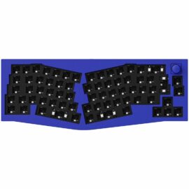 Das Bild zeigt den Q8 Barebone ISO Knob Gaming-Tastatur-Rahmen in blauer Farbe mit vormontierten schwarzen mechanischen Tastenschaltern ohne Tastenkappen. Das Layout ist ergonomisch geteilt und verfügt über einen Drehknopf am rechten Rand. Zweck des Bildes ist die Darstellung des Produktdesigns und Aufbaus als Kaufinformation für potenzielle Käufer.