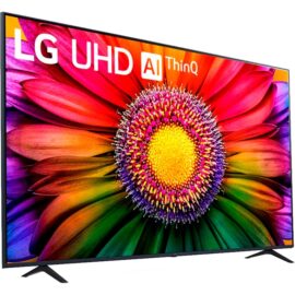 Das Bild zeigt einen LG 65UR80006LJ LED-Fernseher mit eingeschaltetem Bildschirm, der ein farbenprächtiges Blumenbild zur Demonstration der Bildqualität darstellt. Der Fernseher hat ein modernes, schmales Design mit schmalen Rändern und ist auf einem simplen, schwarzen Standfuß positioniert. Das Bild dient dazu, die Klarheit und Farbintensität zu veranschaulichen, die man von diesem UHD-Fernseher erwarten kann.