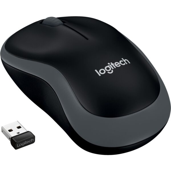 Das Bild zeigt eine Logitech Wireless Mouse M185 in Schwarz-Grau mit dem dazugehörigen Nano-Empfänger. Die Maus ist aufgrund ihres Designs und der kabellosen Funktionalität für bequemes Arbeiten am Computer konzipiert. Der Zweck des Bildes ist es, das Produkt für potenzielle Käufer sichtbar zu machen und dessen Aussehen und Markenidentifizierung zu präsentieren.