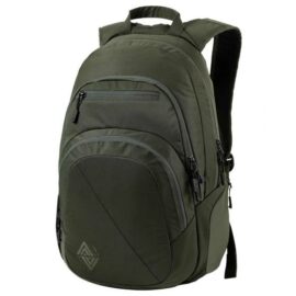 Das Bild zeigt den Nitro Stash Rucksack in olivgrün, einen vielseitigen Laptoprucksack, der für die Aufbewahrung von 15-Zoll-Geräten konzipiert ist. Der Rucksack verfügt über mehrere Fächer und Reißverschlusstaschen für eine organisierte Aufbewahrung, gepolsterte Schultergurte für Komfort sowie das Logo des Herstellers auf der Vorderseite.