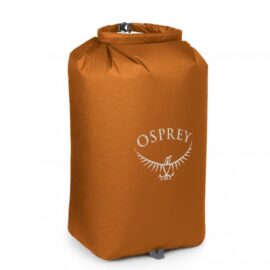 Das Bild zeigt einen Osprey Ultralight DrySack 35L in orangefarbener Ausführung. Der wasserdichte Packsack ist daraufhin ausgelegt, Gegenstände trocken und geschützt zu transportieren. Zu sehen ist das geschlossene Hauptfach, welches durch einen Rollverschluss gesichert ist, und das weiße Logo der Marke Osprey auf der Vorderseite. Der DrySack ist speziell für den Einsatz in feuchter Umgebung oder bei Aktivitäten im Freien konzipiert, bei denen es wichtig ist, dass die verstauten Gegenstände nicht nass werden.
