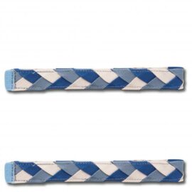Das Bild zeigt zwei Satch Pack Zubehör SWAPS - Klettstreifen in einem blaue-weißen Rautenmuster. Diese Streifen sind dazu gedacht, an Satch-Rucksäcken angebracht zu werden, damit Kinder und Jugendliche ihr Accessoire individualisieren und personalisieren können.
