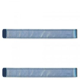 Das Bild zeigt zwei blaue Klettstreifen aus dem 'Satch Pack SWAPS' Sortiment auf weißem Hintergrund. Die Klettstreifen dienen dazu, sie individuell auf Produkten von Satch, wie Schulrucksäcken, anzubringen und so für ein personalisiertes Design zu sorgen.