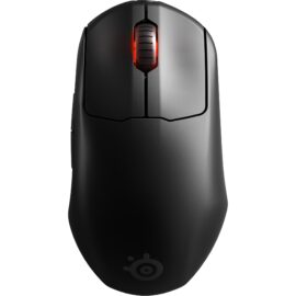 Diese Bild zeigt eine SteelSeries Prime Wireless Gaming-Maus von oben, mit Fokus auf das Design und die Tasten der Maus. Sie ist in einem matten Schwarz gehalten, mit einem markanten roten Scrollrad und dem SteelSeries-Logo an der unteren Front.