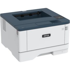 Das Bild zeigt den Xerox B310 Drucker in einer Isolationsansicht, um Design, Funktionen und Anschlüsse zu demonstrieren. Der Drucker erscheint in seiner typischen Konfiguration mit geschlossenem Papierausgabefach und geschlossener Papierzufuhr, wobei das Xerox-Logo gut sichtbar auf der Vorderseite zu sehen ist. Das Bedienfeld mit Tasten und Informationsdisplay befindet sich in der oberen rechten Ecke des Geräts. Dieses Bild dient dazu, das Aussehen und die äußeren Merkmale des Xerox B310 klar darzustellen und kann Teil eines Tests oder einer Bewertung sein, bei dem das Produkt visuell präsentiert wird.